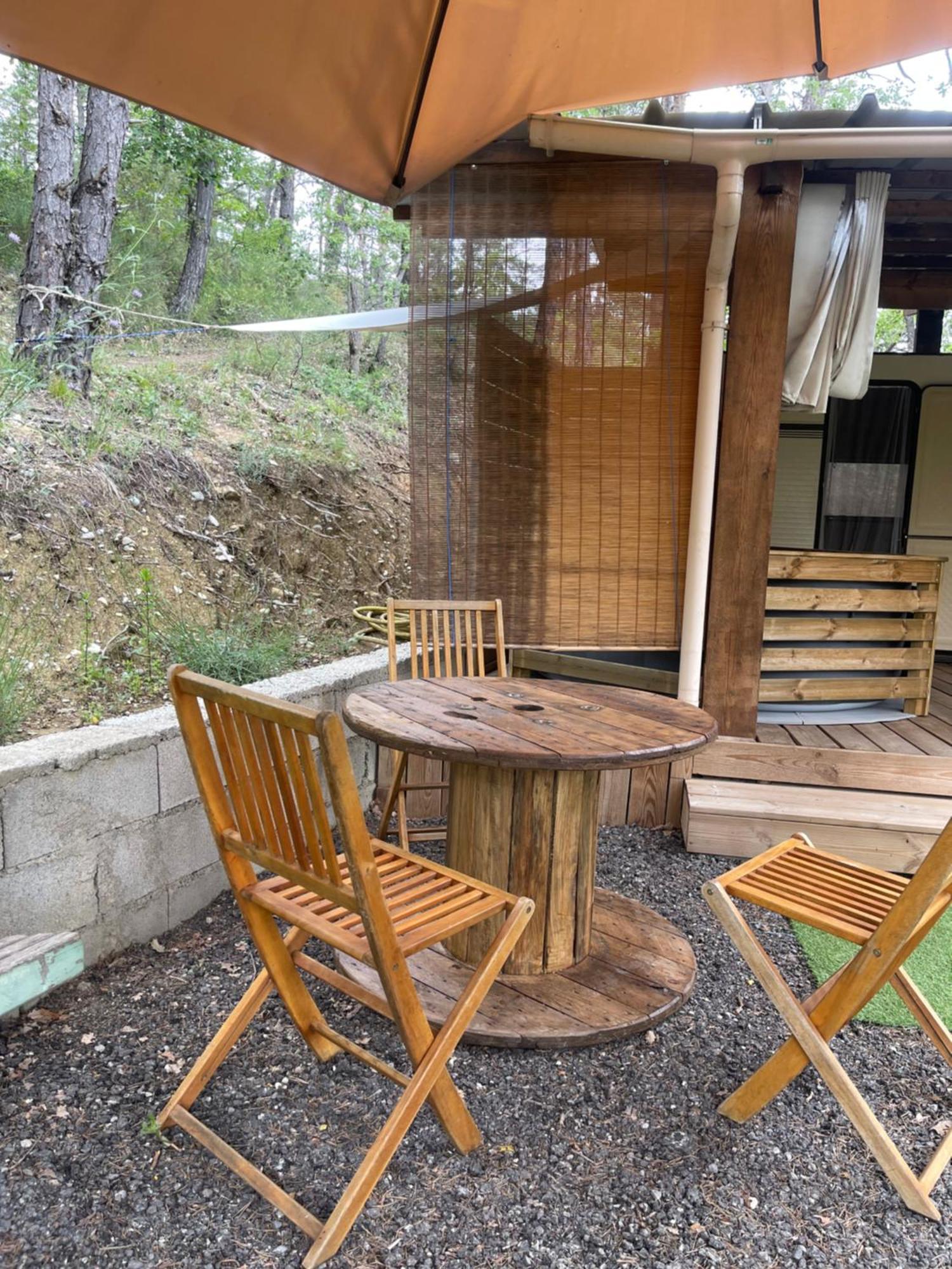 Caravanes De Provence Aiglun  Dış mekan fotoğraf