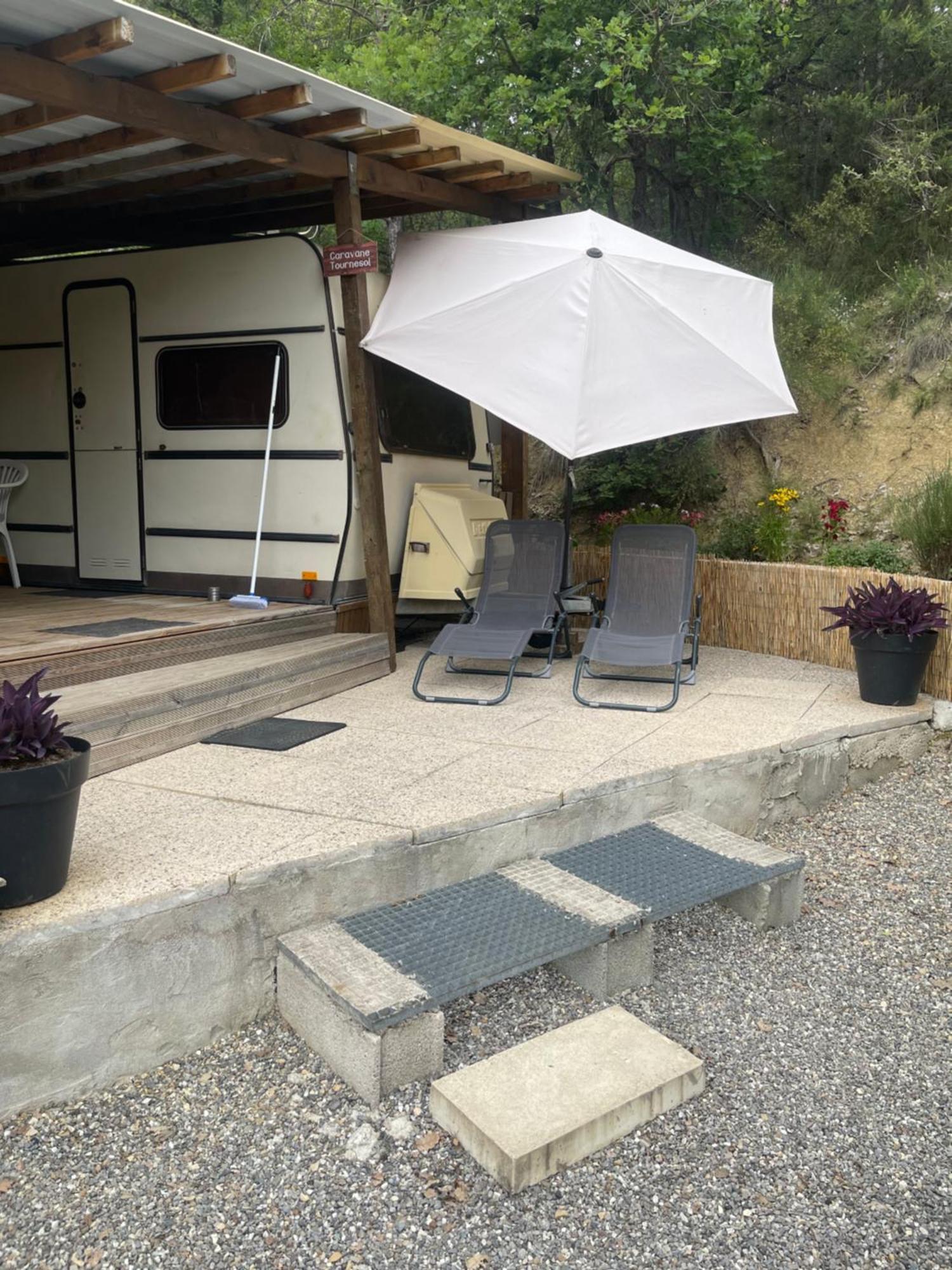 Caravanes De Provence Aiglun  Dış mekan fotoğraf